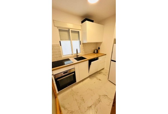 Resale - Apartment / flat - Torrevieja - Acequion
