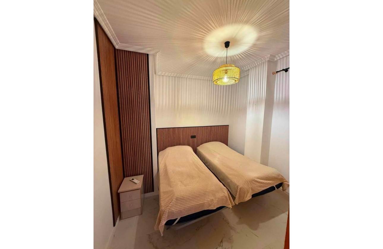 Resale - Apartment / flat - Torrevieja - Acequion