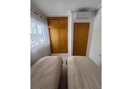Resale - Apartment / flat - Torrevieja - Acequion