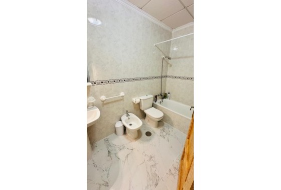 Resale - Apartment / flat - Torrevieja - Acequion