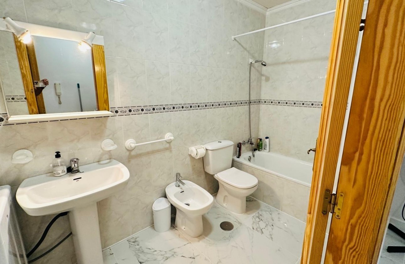 Resale - Apartment / flat - Torrevieja - Acequion