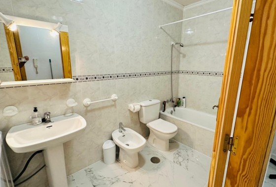 Resale - Apartment / flat - Torrevieja - Acequion