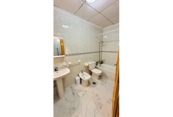 Resale - Apartment / flat - Torrevieja - Acequion