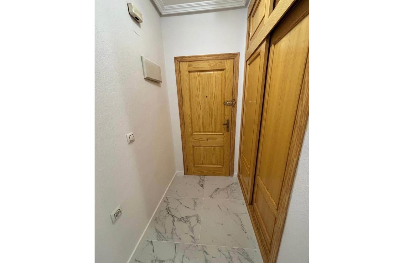 Resale - Apartment / flat - Torrevieja - Acequion