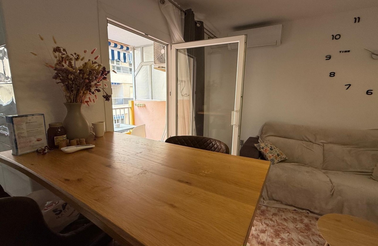 Resale - Apartment / flat - Torrevieja - Playa de los Locos