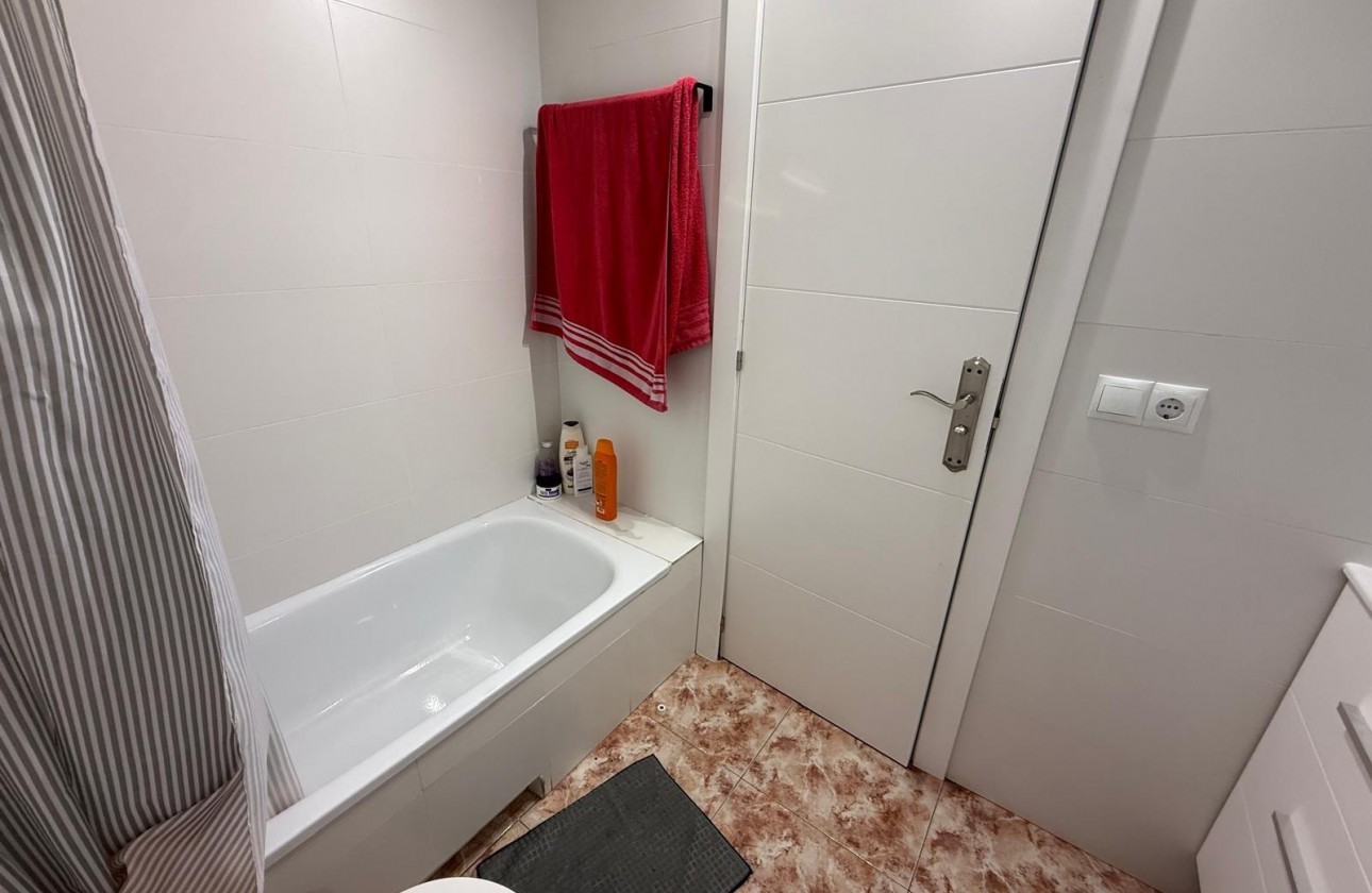 Resale - Apartment / flat - Torrevieja - Playa de los Locos