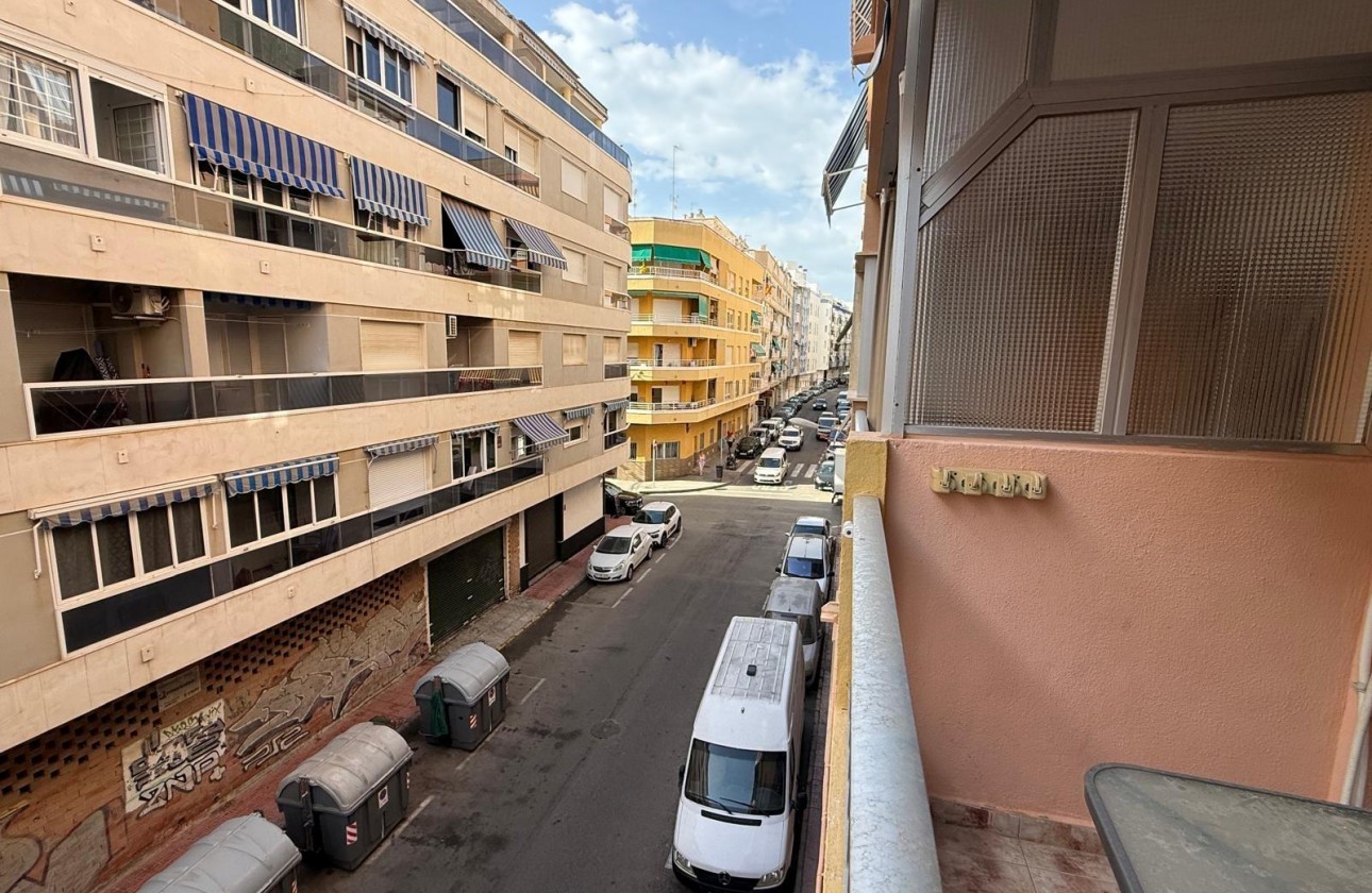 Resale - Apartment / flat - Torrevieja - Playa de los Locos
