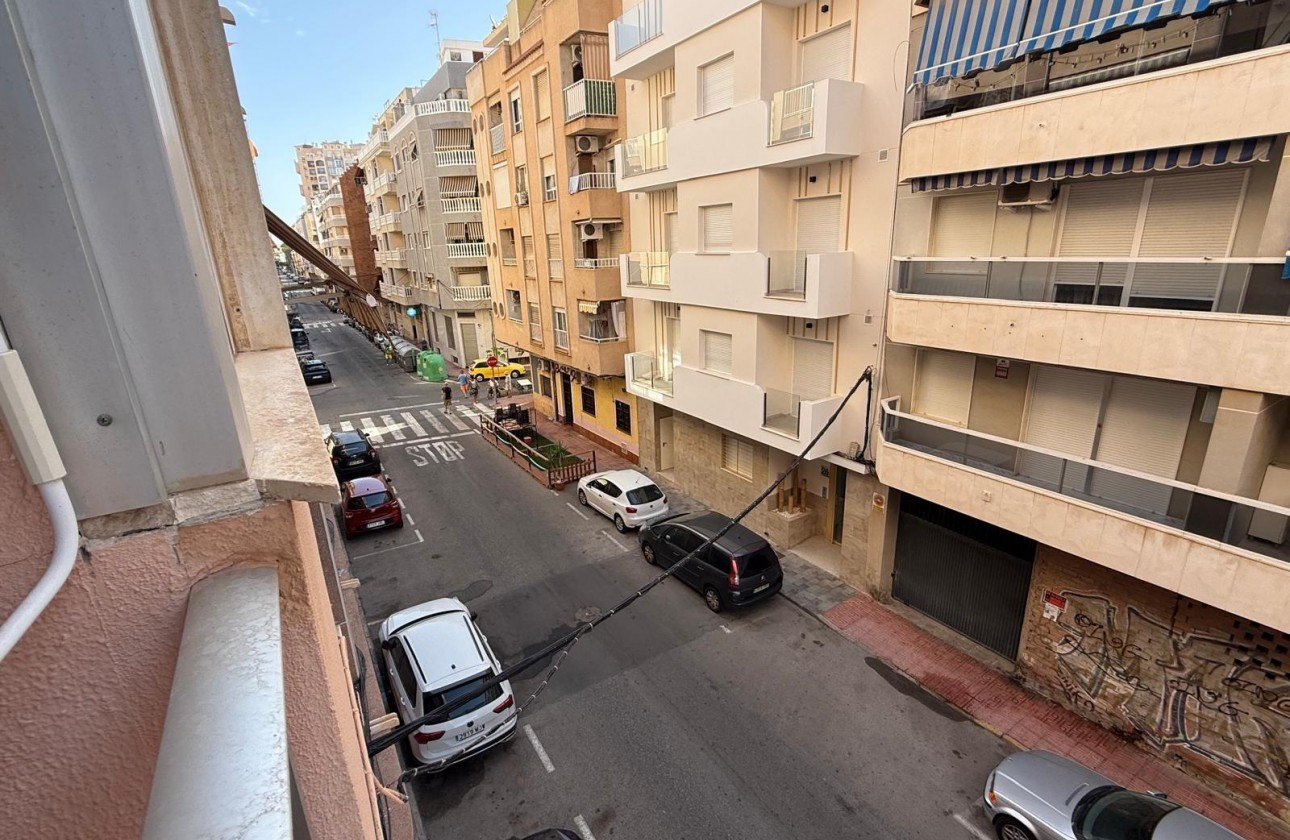 Resale - Apartment / flat - Torrevieja - Playa de los Locos