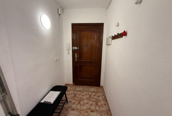 Resale - Apartment / flat - Torrevieja - Playa de los Locos