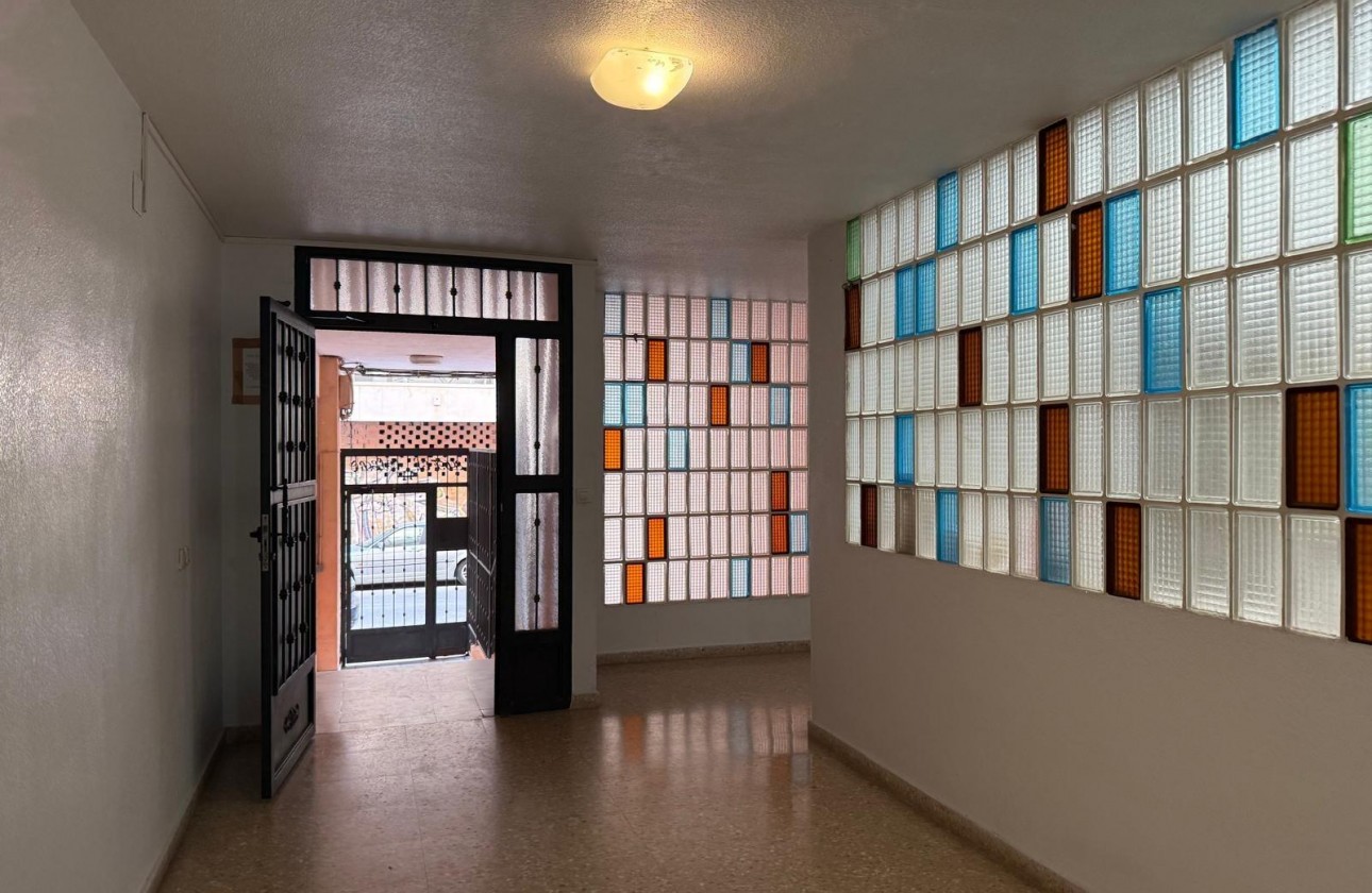 Resale - Apartment / flat - Torrevieja - Playa de los Locos