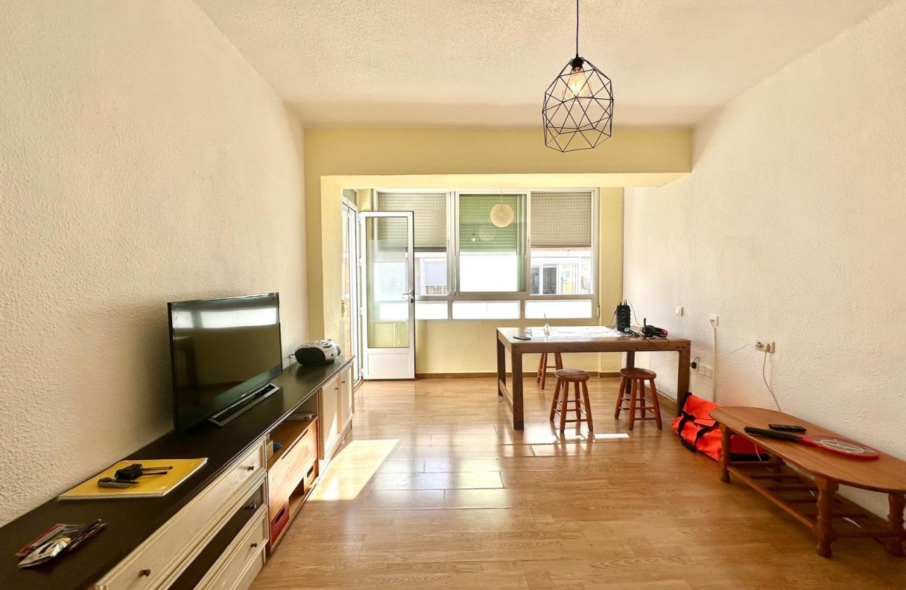 Resale - Apartment / flat - Torrevieja - Estacion de autobuses