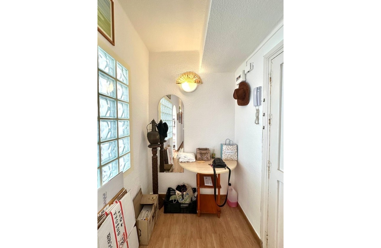 Resale - Apartment / flat - Torrevieja - Estacion de autobuses