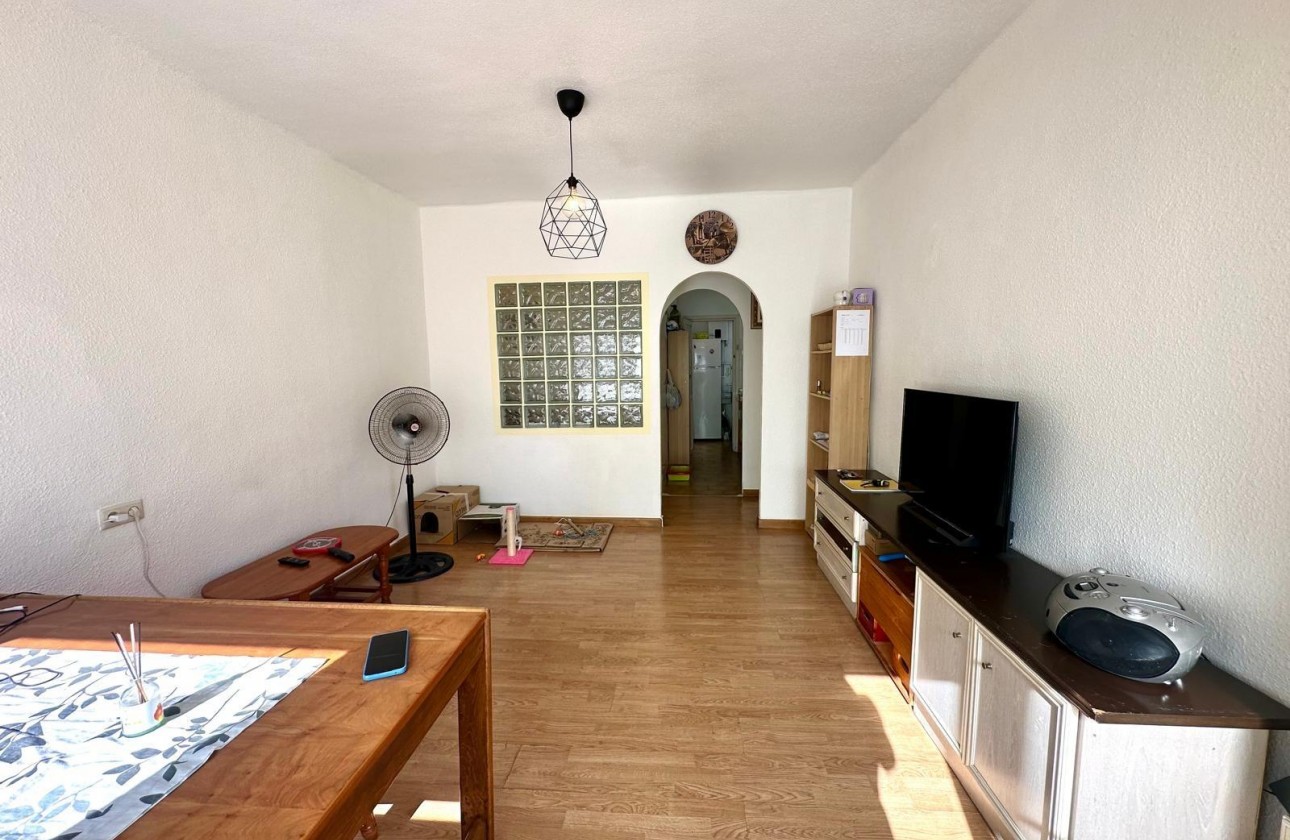 Resale - Apartment / flat - Torrevieja - Estacion de autobuses