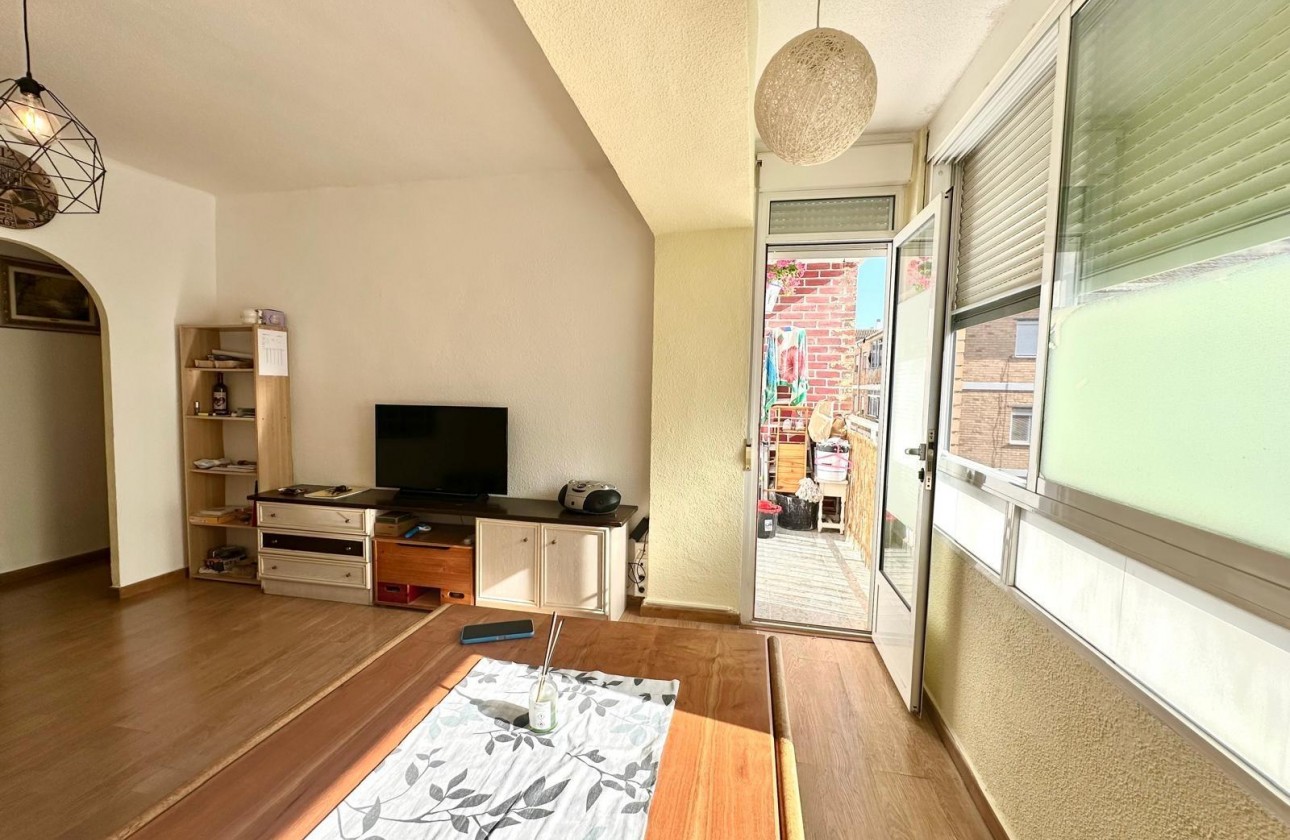 Resale - Apartment / flat - Torrevieja - Estacion de autobuses