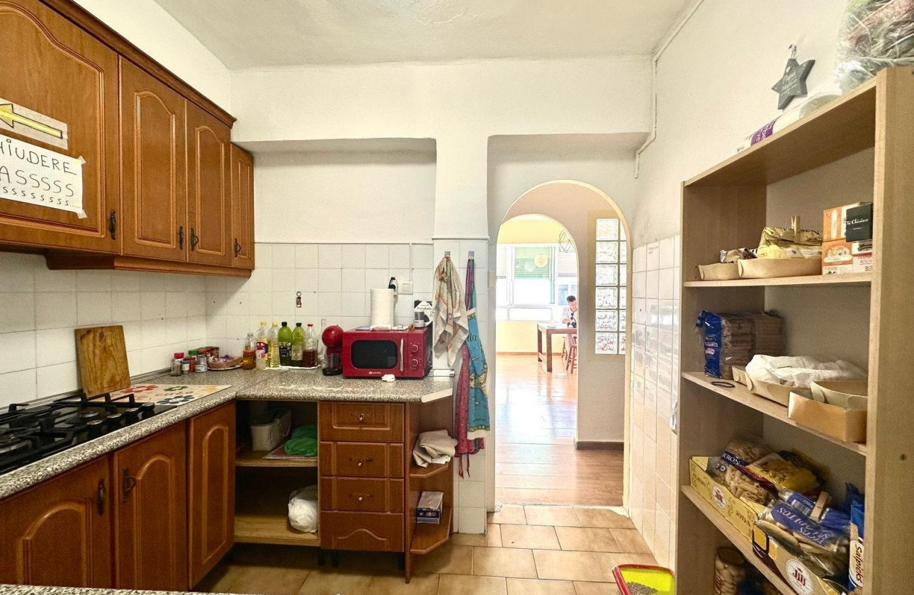 Resale - Apartment / flat - Torrevieja - Estacion de autobuses