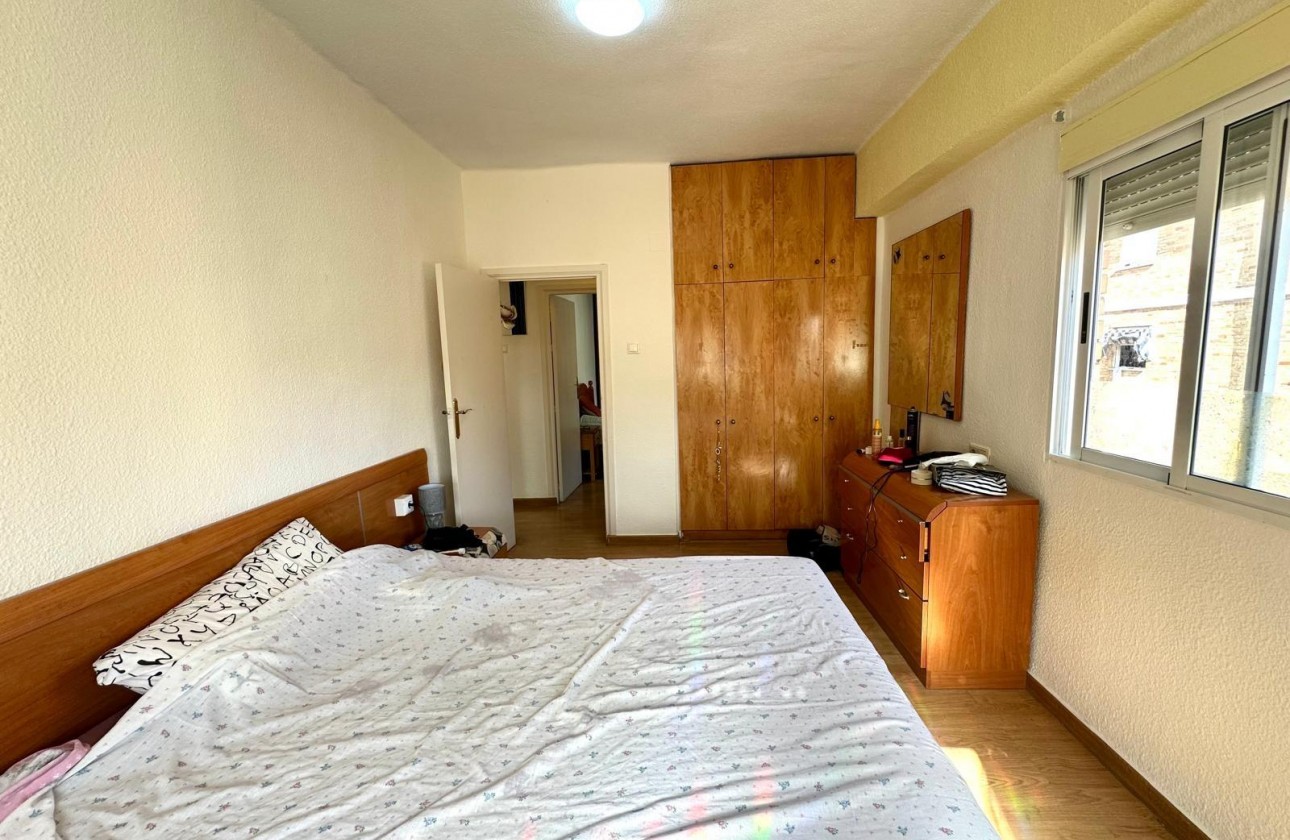 Resale - Apartment / flat - Torrevieja - Estacion de autobuses