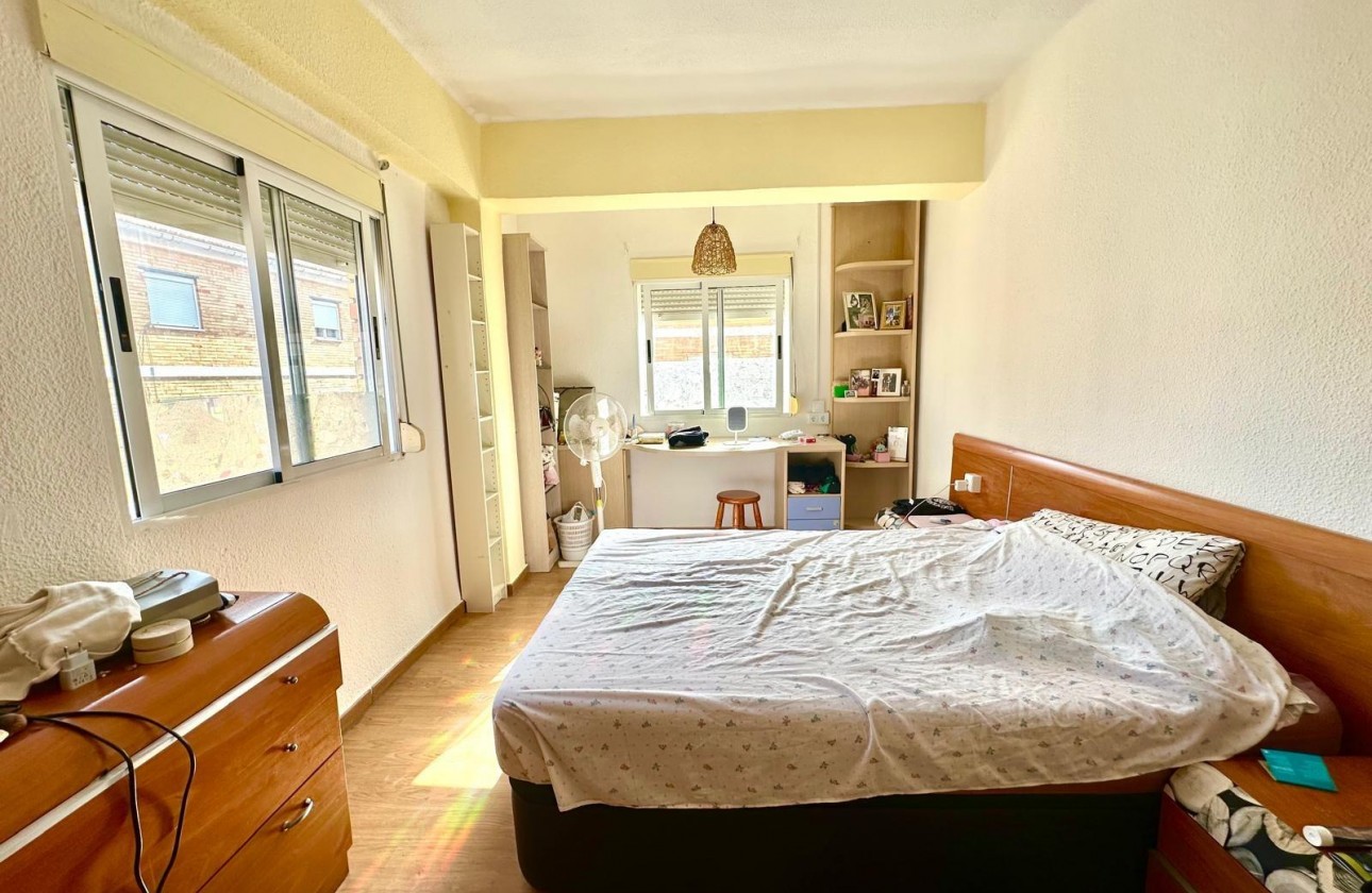Resale - Apartment / flat - Torrevieja - Estacion de autobuses