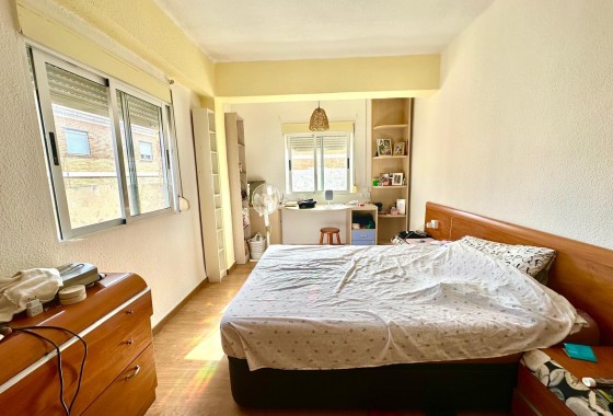 Resale - Apartment / flat - Torrevieja - Estacion de autobuses