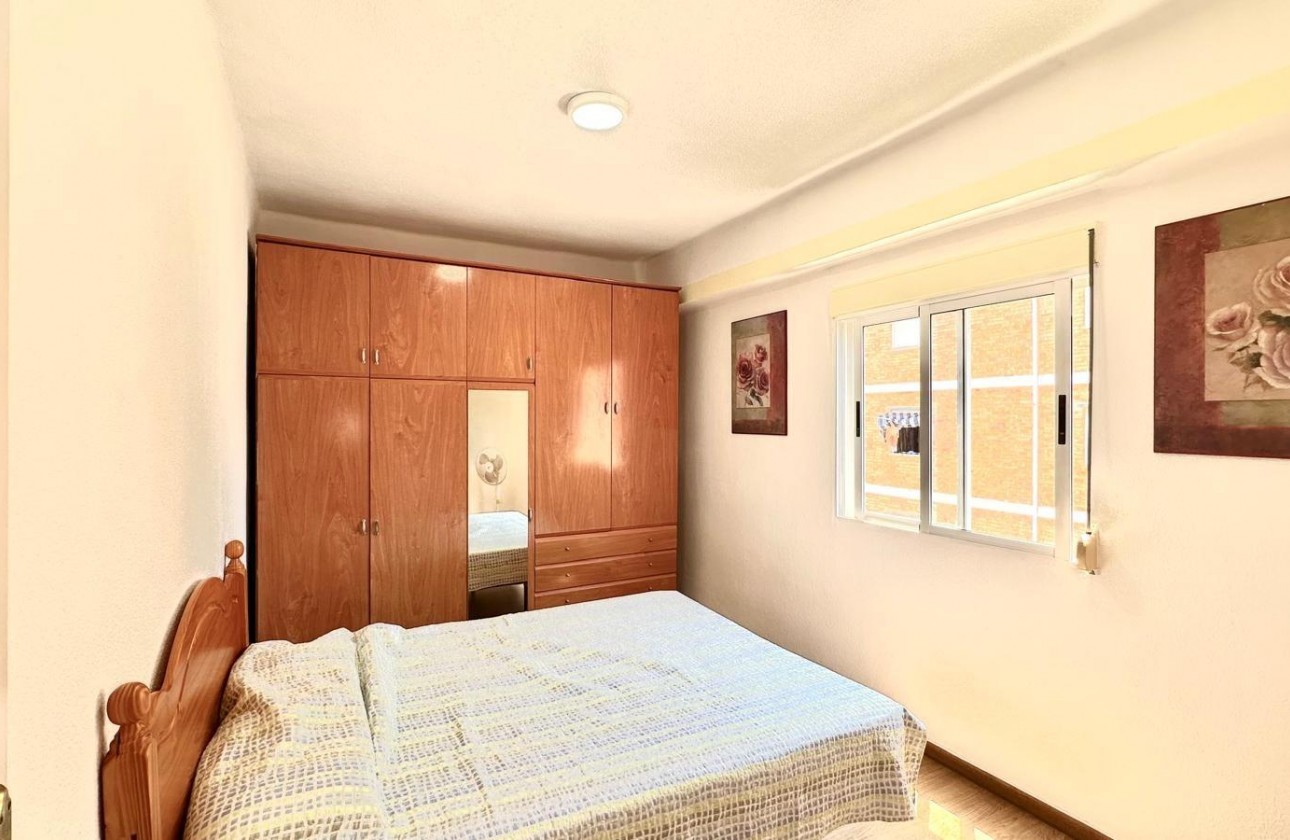 Resale - Apartment / flat - Torrevieja - Estacion de autobuses