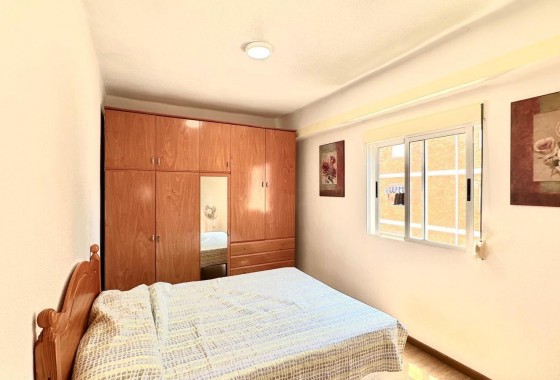 Resale - Apartment / flat - Torrevieja - Estacion de autobuses