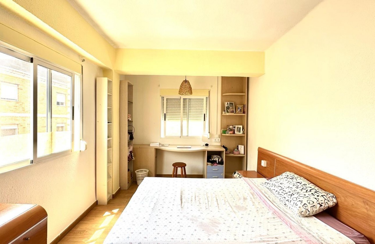 Resale - Apartment / flat - Torrevieja - Estacion de autobuses