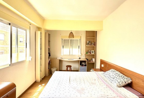 Resale - Apartment / flat - Torrevieja - Estacion de autobuses