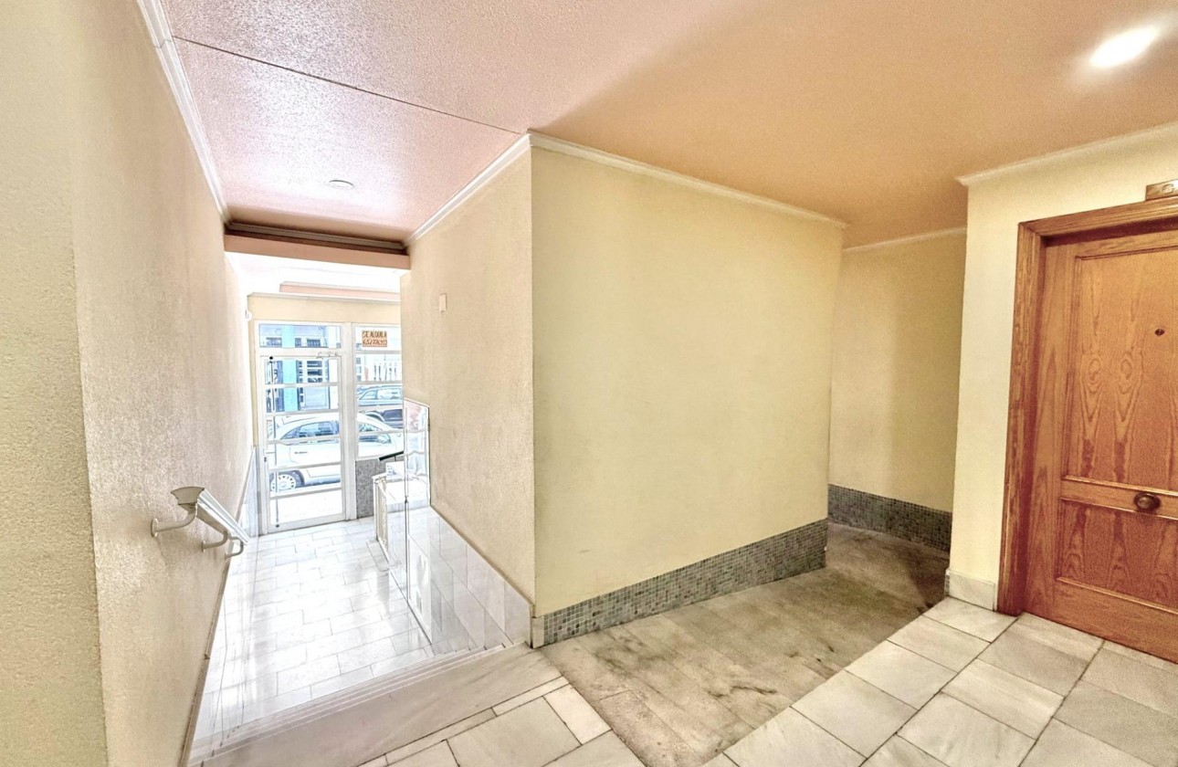 Resale - Apartment / flat - Torrevieja - Playa del Cura