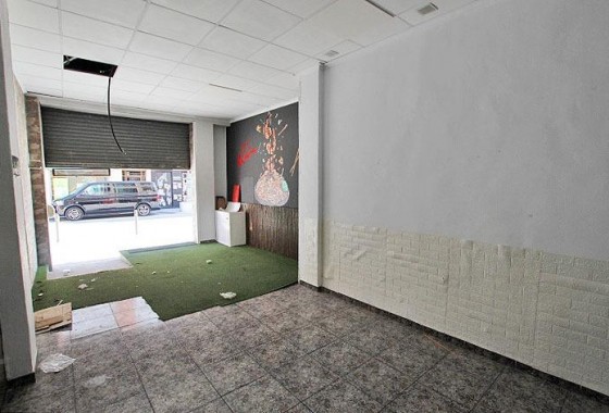 Revente - Commercial - Guardamar del Segura - CENTRO