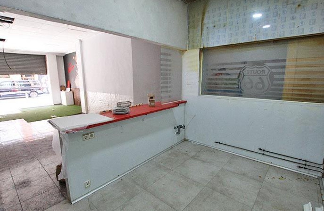 Revente - Commercial - Guardamar del Segura - CENTRO