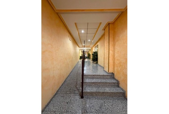 Resale - Apartment / flat - Torrevieja - Estacion de autobuses