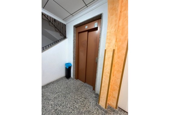 Resale - Apartment / flat - Torrevieja - Estacion de autobuses