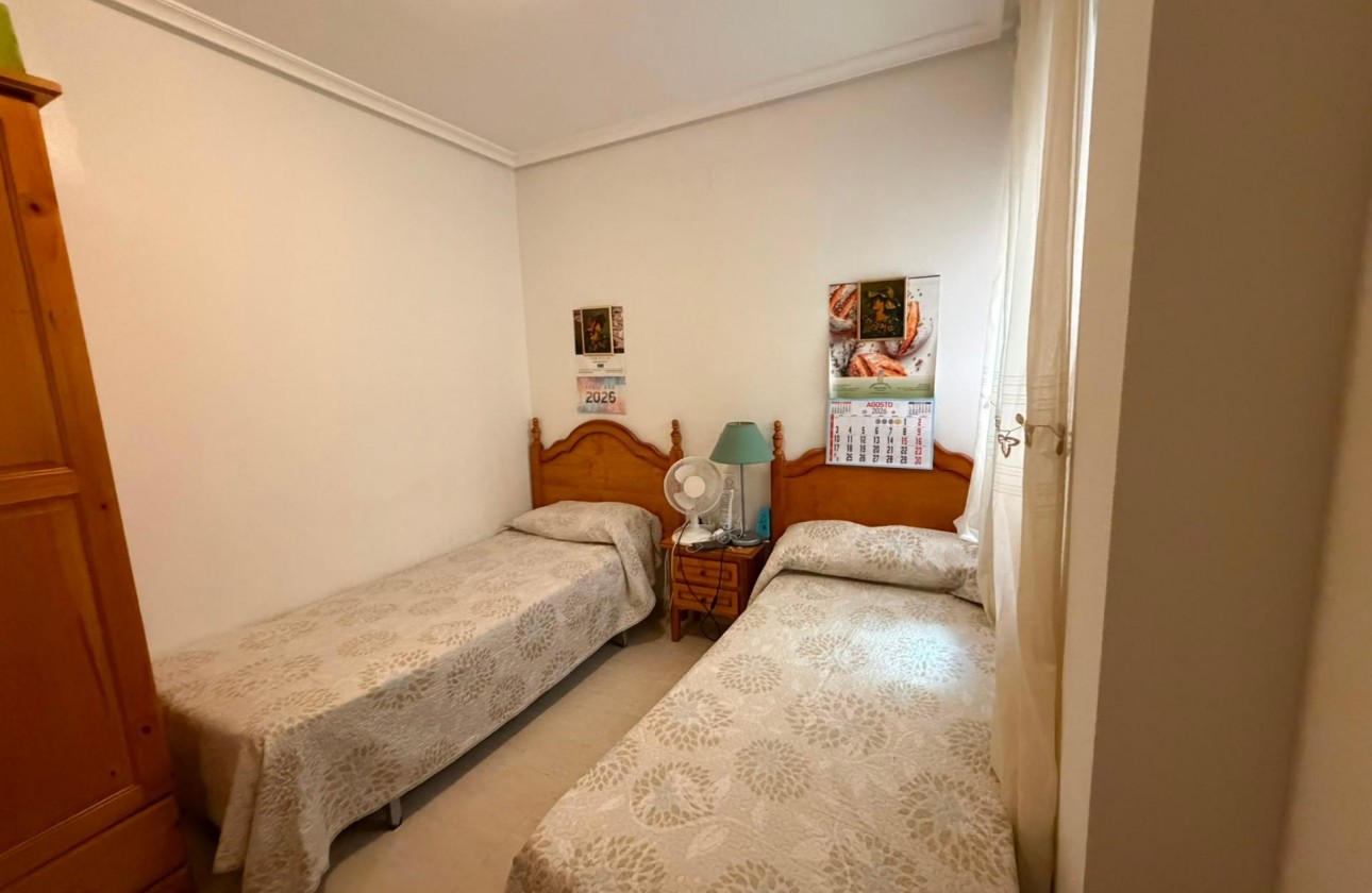 Resale - Apartment / flat - Torrevieja - Estacion de autobuses