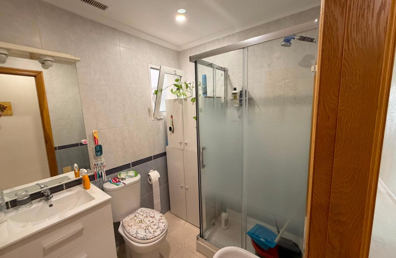 Resale - Apartment / flat - Torrevieja - Estacion de autobuses