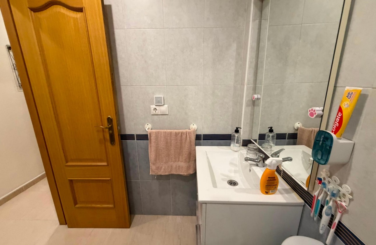 Resale - Apartment / flat - Torrevieja - Estacion de autobuses