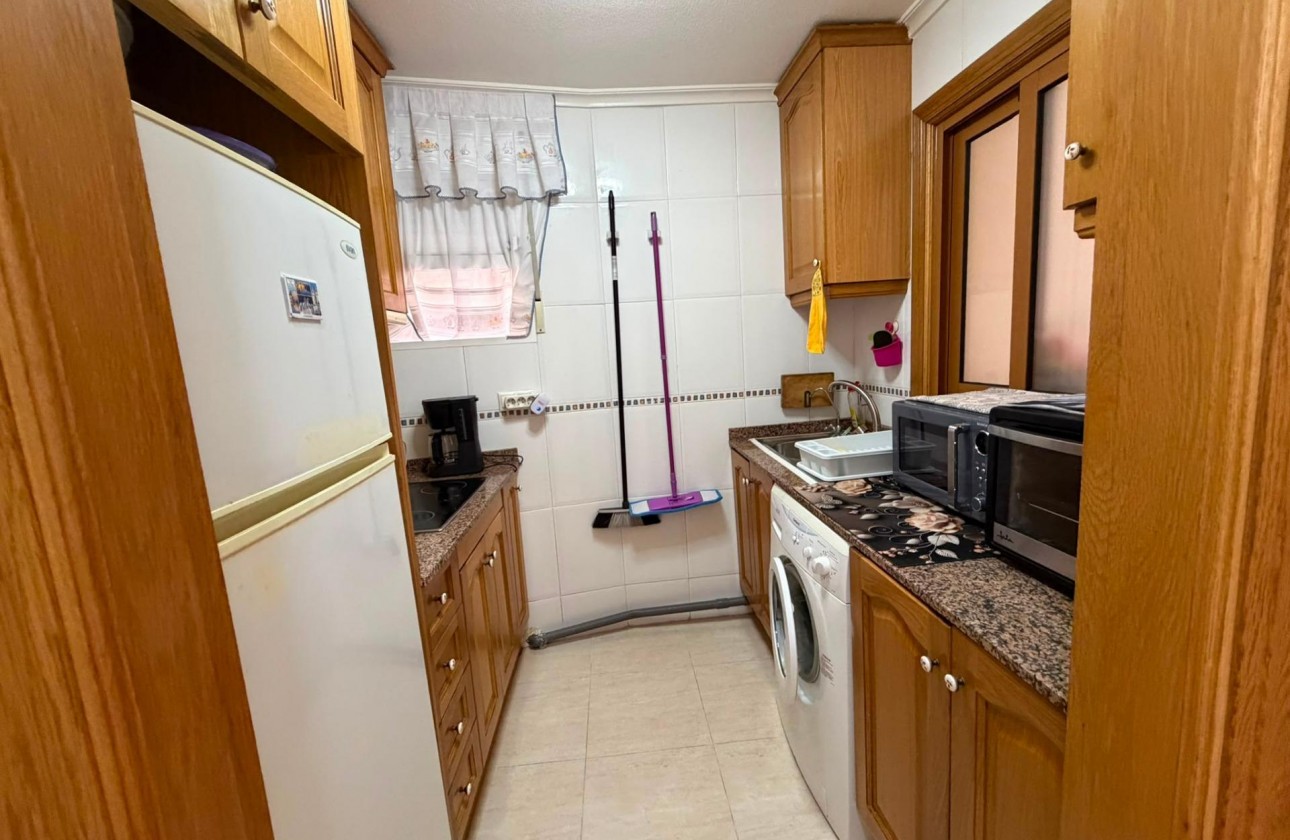 Resale - Apartment / flat - Torrevieja - Estacion de autobuses