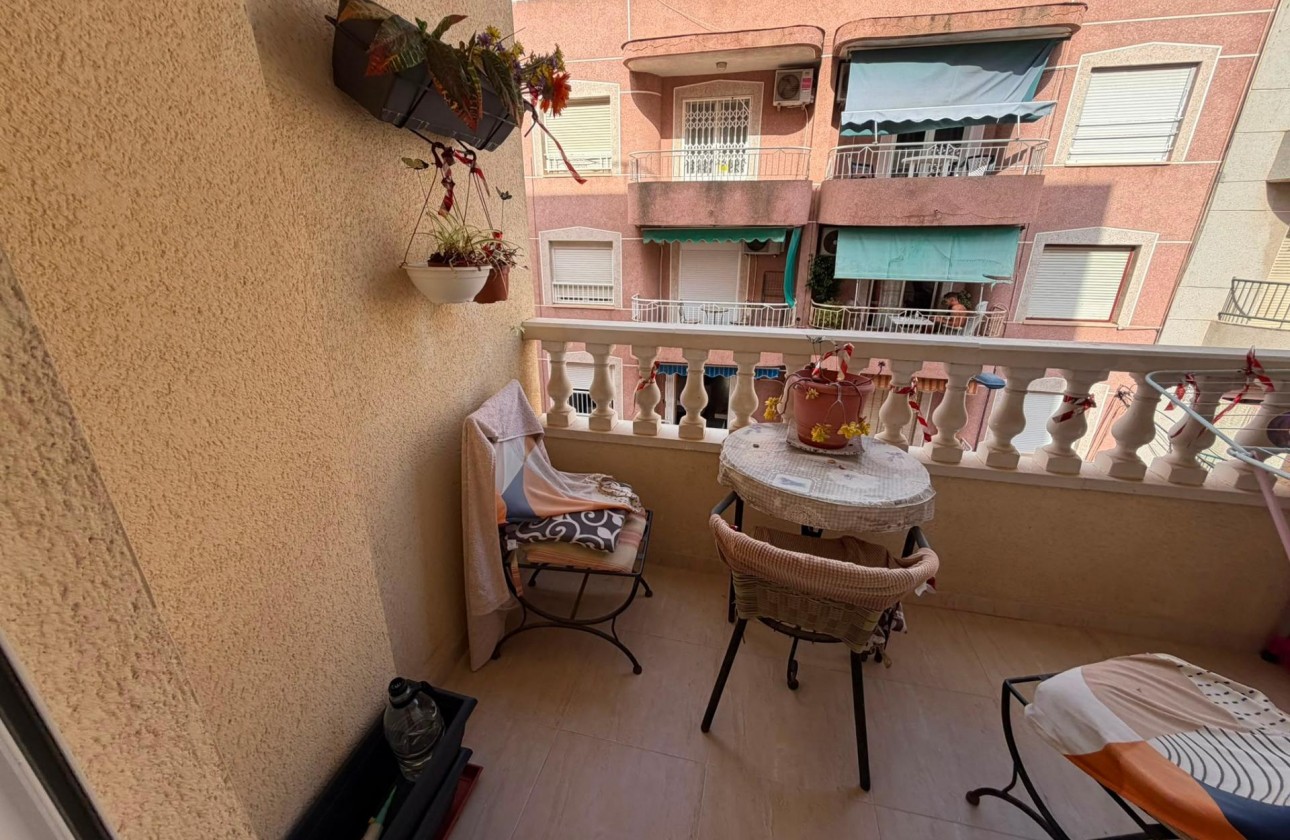 Resale - Apartment / flat - Torrevieja - Estacion de autobuses