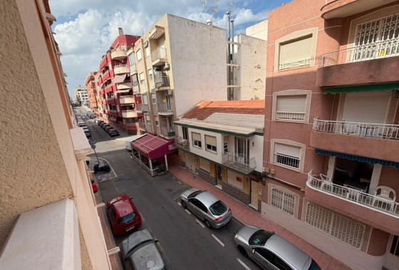 Resale - Apartment / flat - Torrevieja - Estacion de autobuses