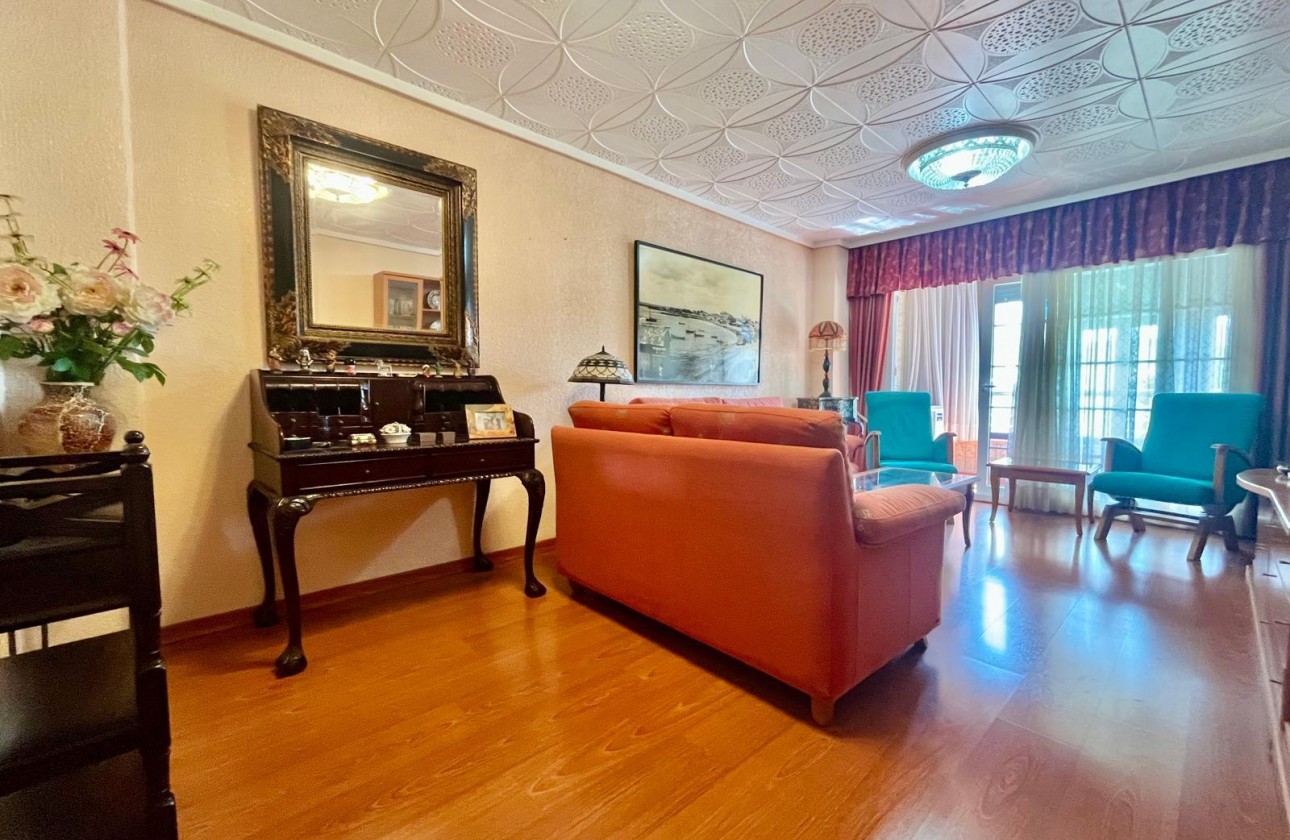 Resale - Apartment / flat - Torrevieja - Centro