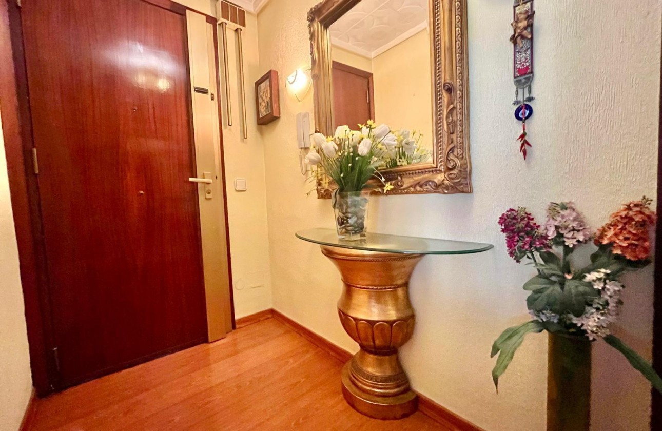 Resale - Apartment / flat - Torrevieja - Centro