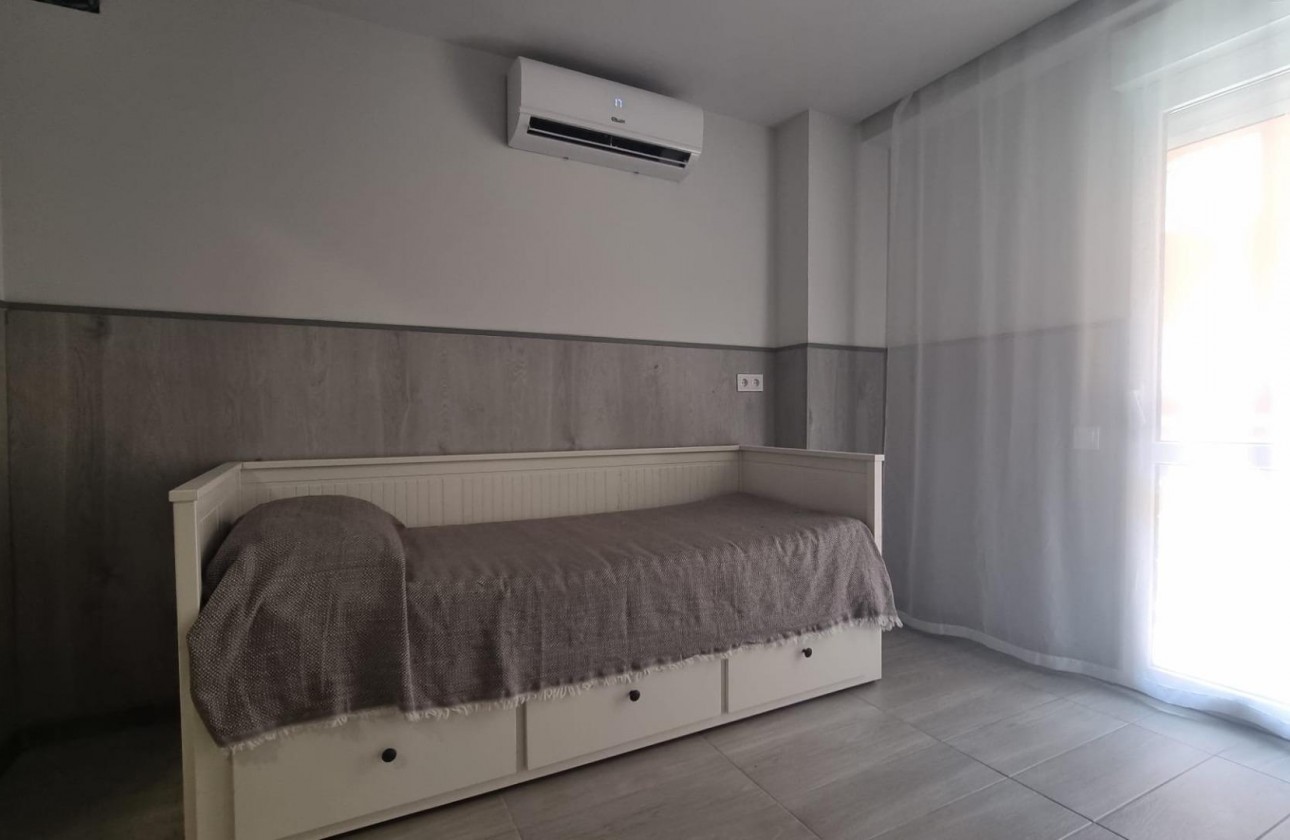 Resale - Apartment / flat - Torrevieja - Centro