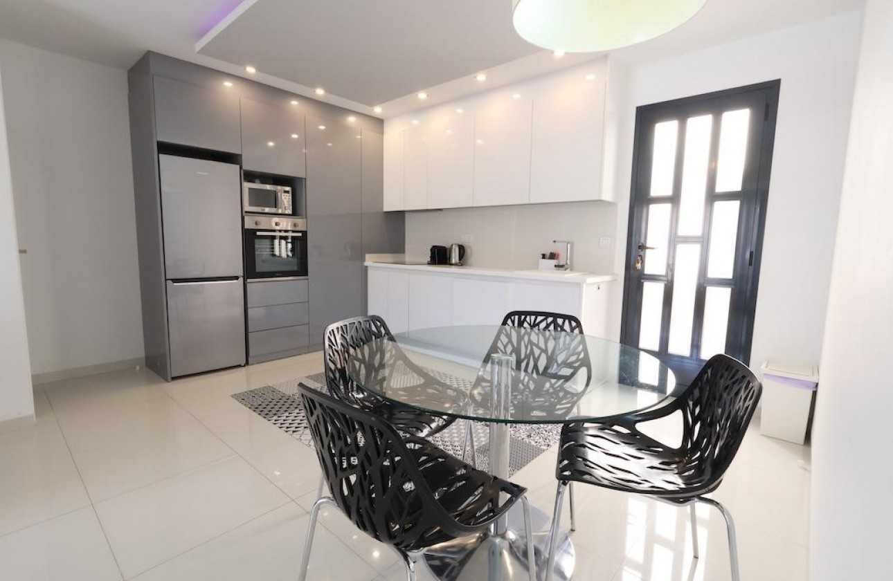 Resale - Apartment / flat - Pilar de la Horadada - Costa Blanca