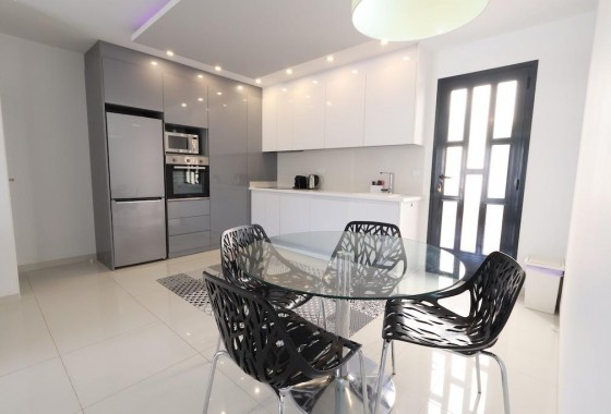 Resale - Apartment / flat - Pilar de la Horadada - Costa Blanca