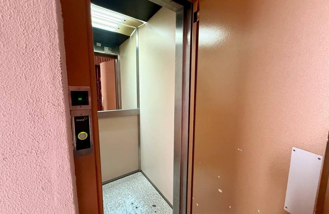 Resale - Apartment / flat - Torrevieja - Playa del Cura