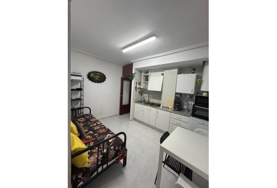 Resale - Apartment / flat - Torrevieja - Centro