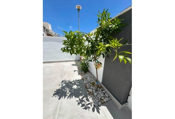 Resale - Bungalow - Torrevieja - La Siesta - El Salado - Torreta