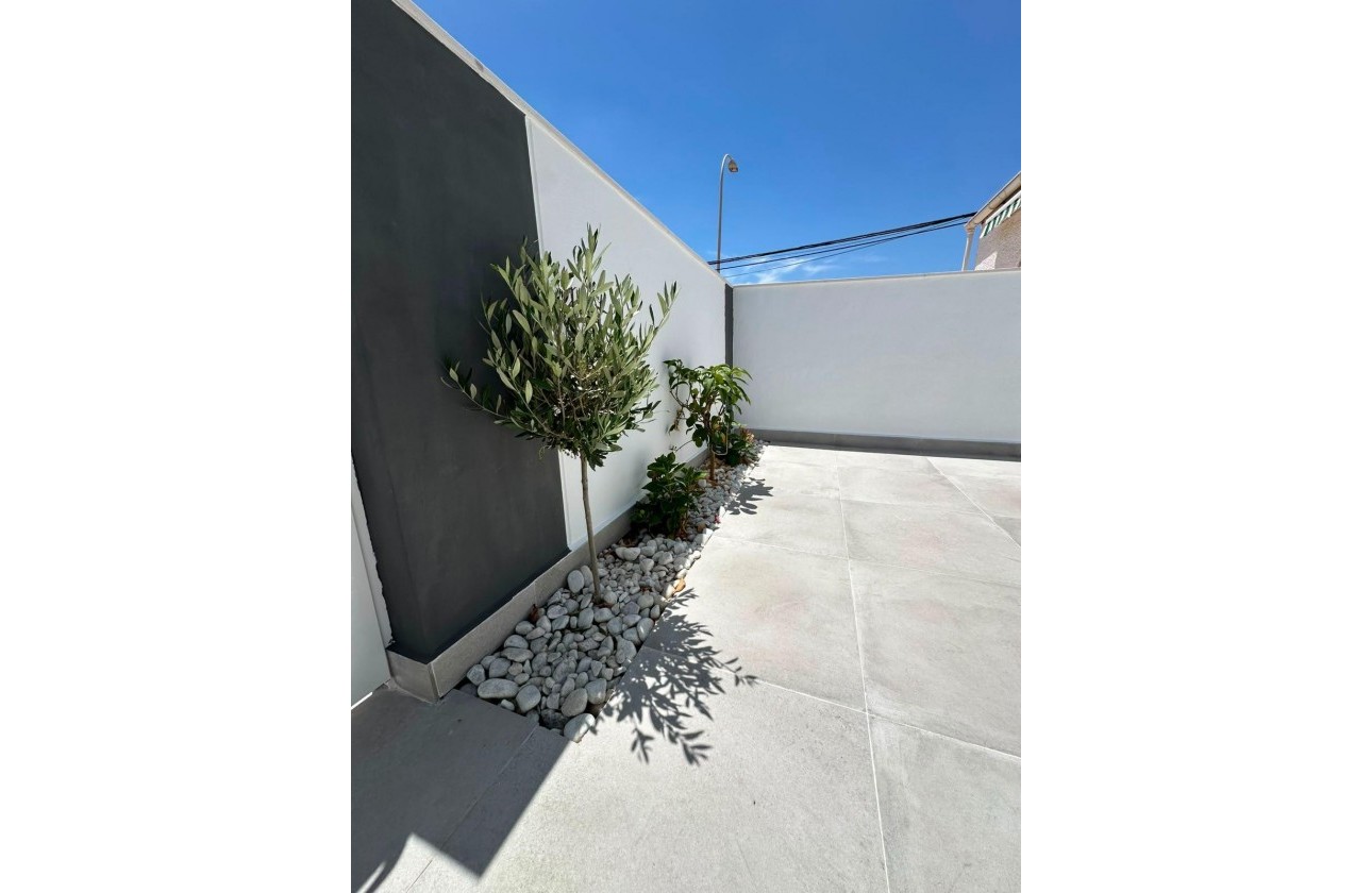Resale - Bungalow - Torrevieja - La Siesta - El Salado - Torreta