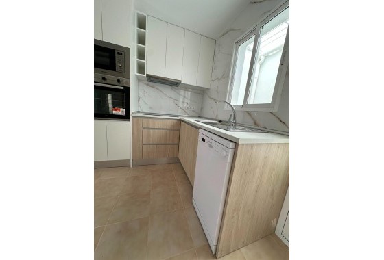 Resale - Bungalow - Torrevieja - La Siesta - El Salado - Torreta