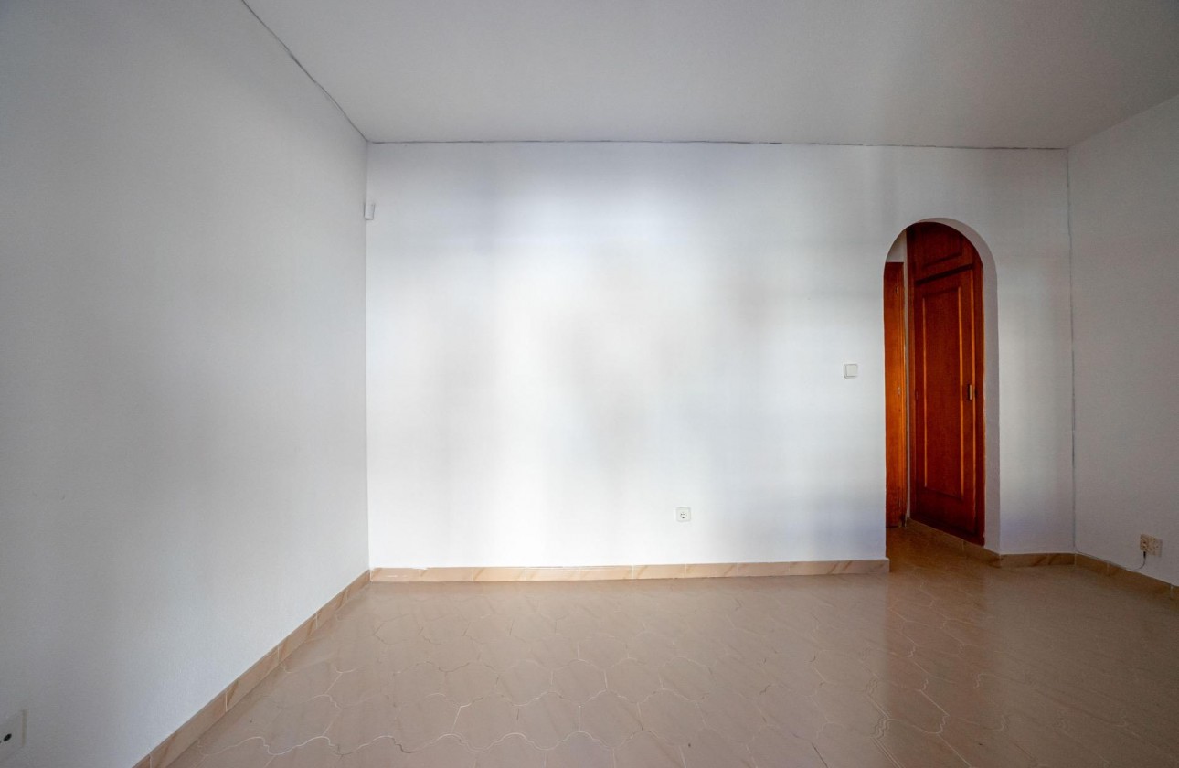 Resale - Apartment / flat - Torrevieja - El chaparral