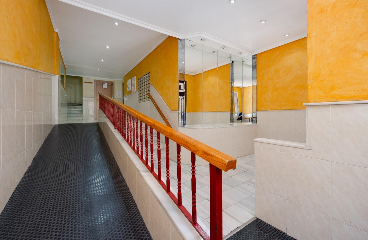 Resale - Apartment / flat - Torrevieja - Playa del Cura