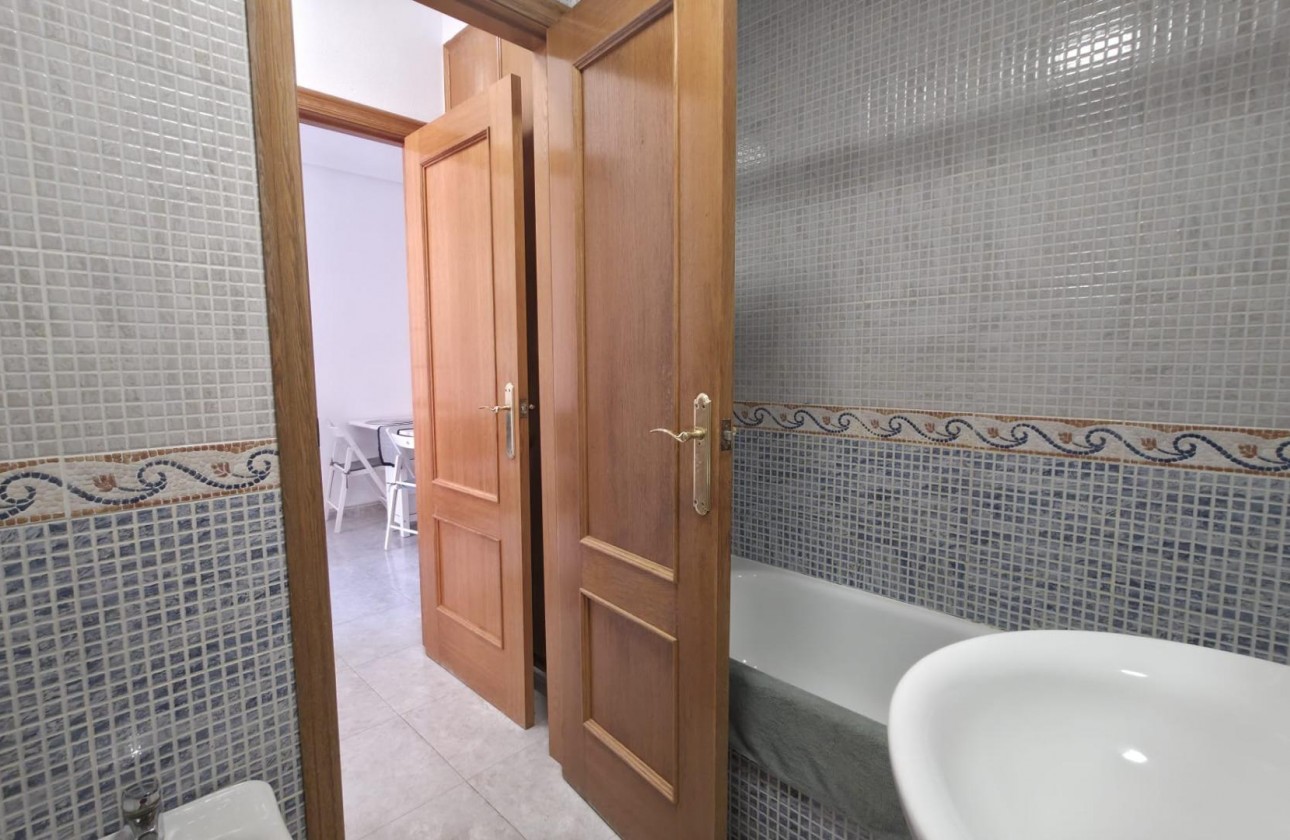 Resale - Apartment / flat - Torrevieja - Playa de los Locos